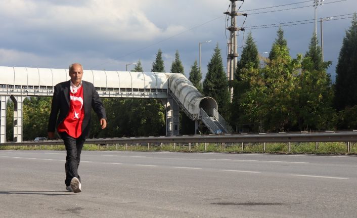 Aşı olmayıp PCR testi yaptırmayınca 450 km uzaklıktaki evine yürümek zorunda kaldı