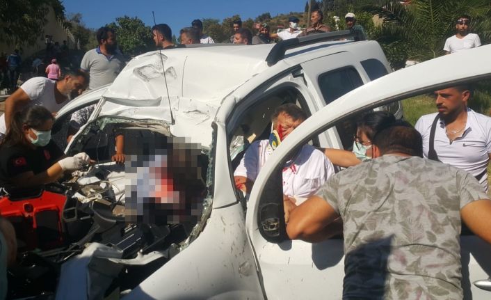 Aydın’da asfalt yüklü kamyon ile hafif ticari araç çarpıştı: 1 ölü, 1 ağır yaralı