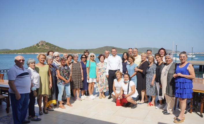 Ayvalık Kent Konseyi Kadın Meclis Üyeleri altı ayda 99 bin maske üretti