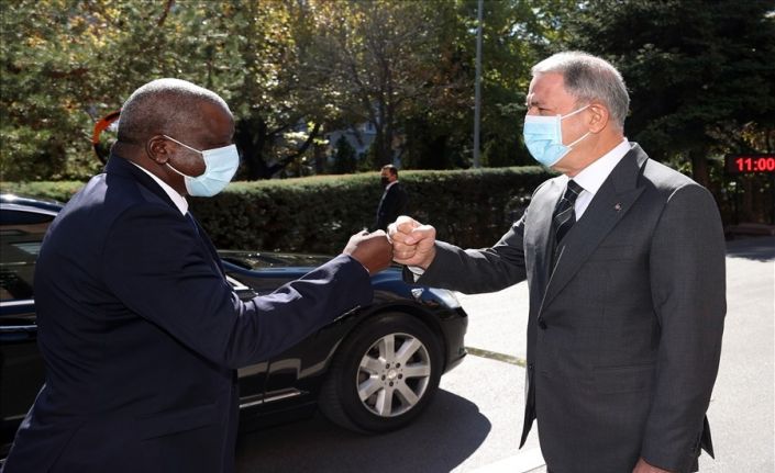 Bakan Akar, Nijer Savunma Bakanı Indatou ile görüştü