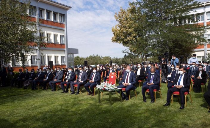 Bakan Gül: “Adaletin asıl tecelligahı koca koca binalar değil sizin temiz vicdanınızdır”