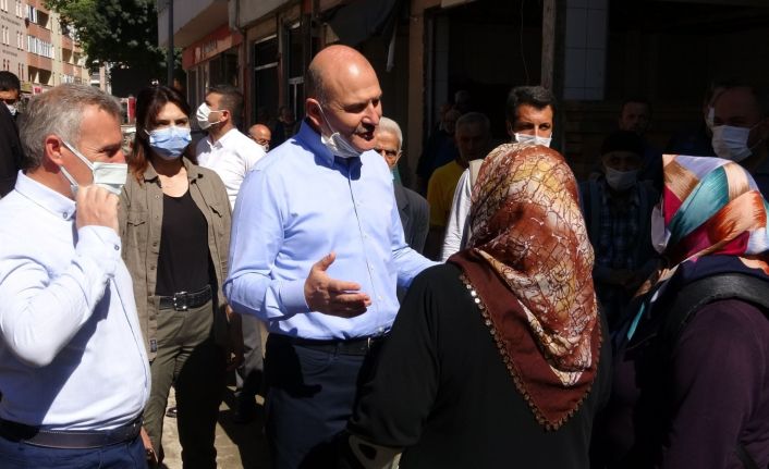 Bakan Soylu’dan selzede kadına: "Cumhurbaşkanı talimat verdi, 1 yılda evlerinize gireceksiniz"