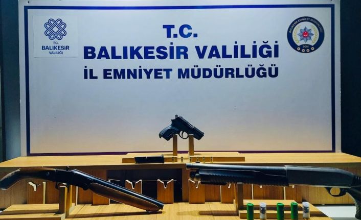 Balıkesir’de 12 aranan şahıs yakalandı
