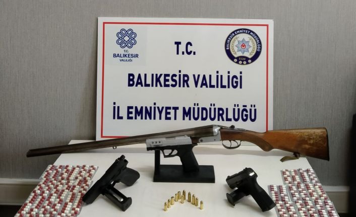 Balıkesir’de silah tacirlerine şok baskın