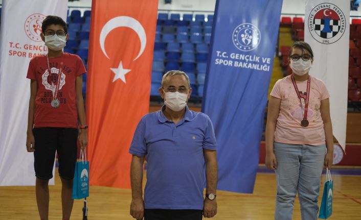 Başarılı sporcular ödüllendirildi