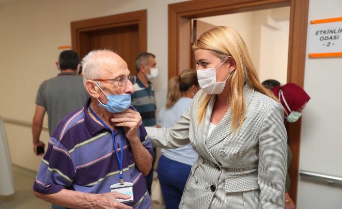 Başkan Doğan, Denizli’nin ilk Alzheimer Yaşam Merkezi sakinlerini ziyaret etti