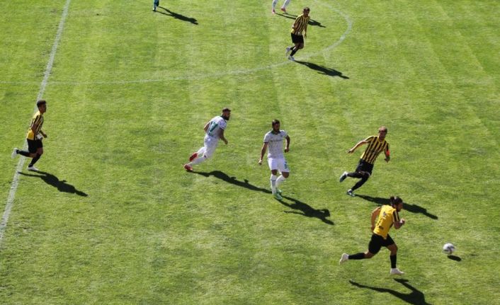 Bayburtspor ligin ilk maçında Sakaryaspor ile 1-1 berabere kaldı