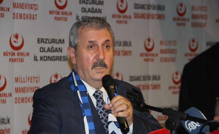 BBP Genel Başkanı Destici: “Akşener’den hem Türk milleti adına hem de Fatih Sultan Mehmet’in manevi şahsiyetinden bir özür bekliyoruz”