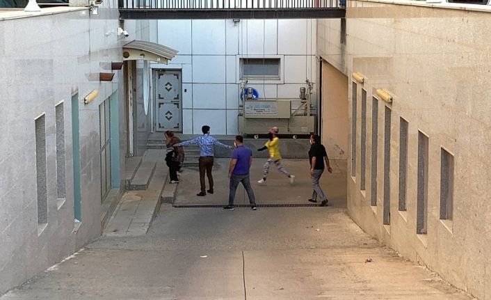 Bebeği canlı canlı mezara gömen anne ve nine adliyede