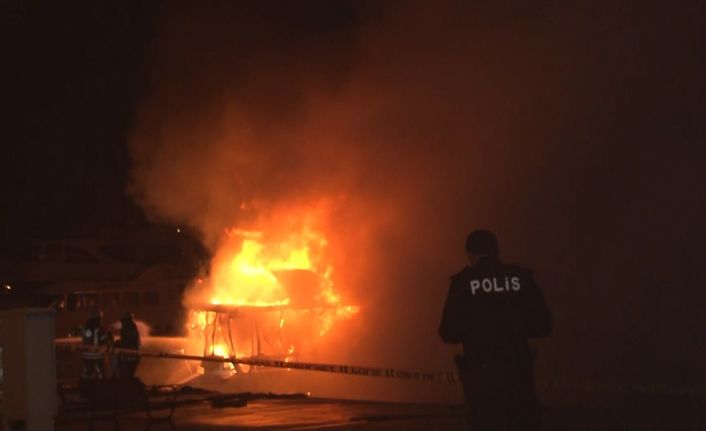 Bebek’te aynı teknede bir günde ikinci yangın: Küle dönen tekne battı