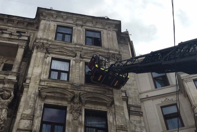 Beyoğlu’nda bulunan tarihi otelde yangın