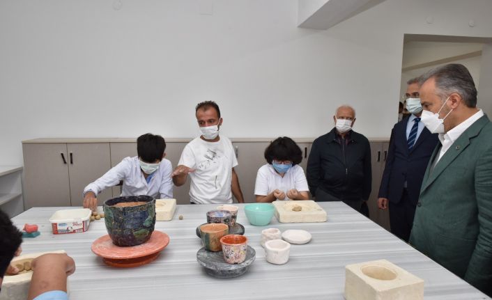 Binlerce öğrenci yüz yüze eğitime başladı