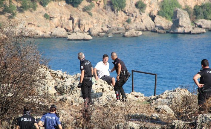 Biriken nafaka borçlarıyla başa çıkamadı, falezlerin ucunda polise zor anlar yaşattı