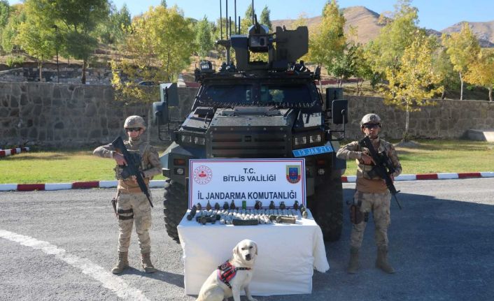 Bitlis’te 10 kilo patlayıcı ile 22 adet el bombası ele geçirildi