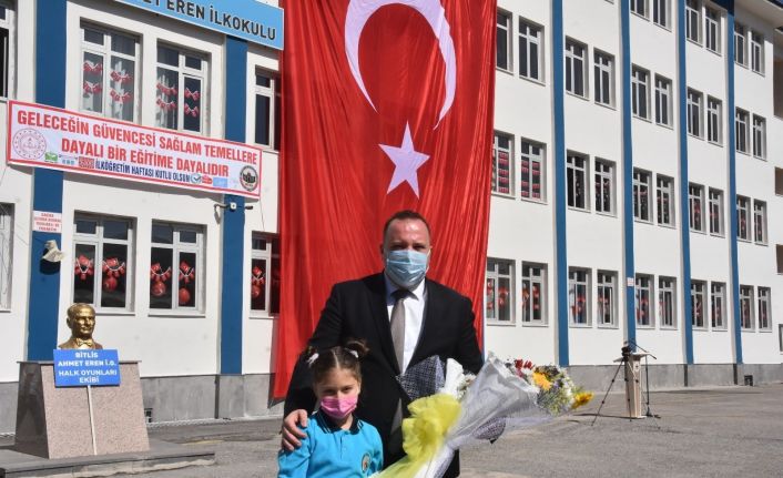 Bitlis’te İlköğretim Haftası kutlamaları