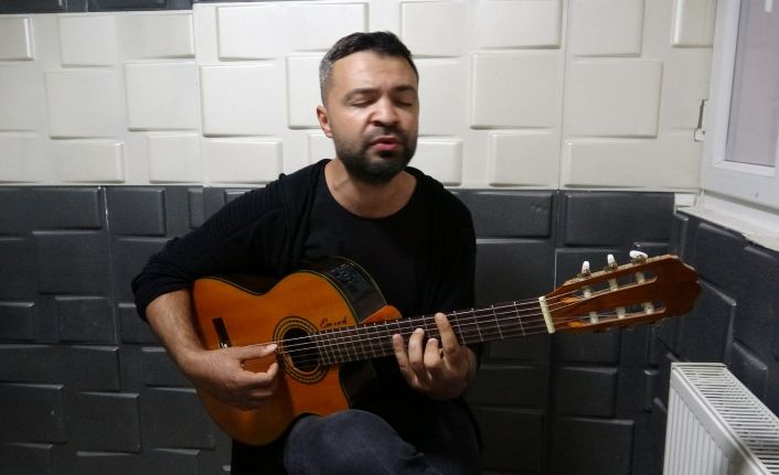 Blok flütle müziğe başlayan torna tesviye işçisi ikinci şarkısını çıkardı