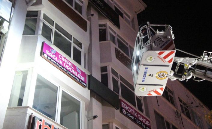 Bolu’da, ruhsatsız ’Erotik Shop’, tabelası indirilerek mühürlendi