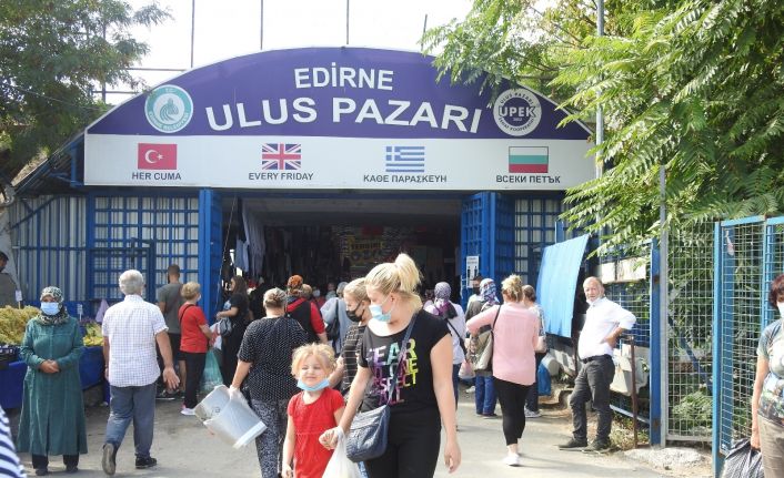 Bulgar ve Yunan turistlerden Edirne’ye kışlık kıyafet akını, tezgâhları didik didik ettiler
