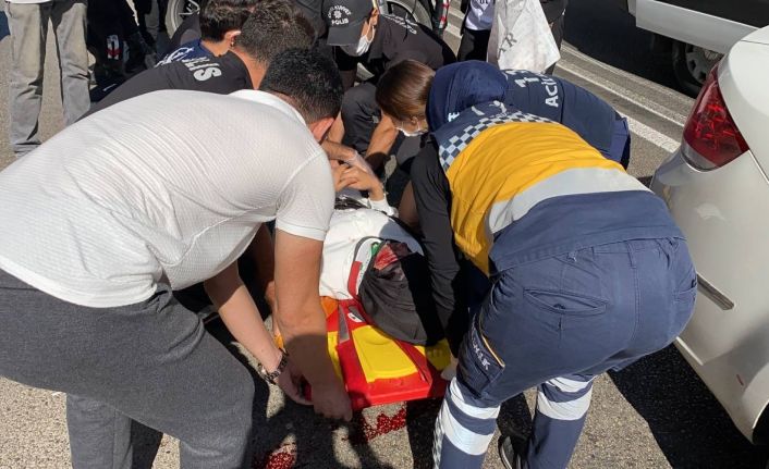 Bursa’da yolun karşısına geçmeye çalışan kadına otomobil çarptı : 1 ağır yaralı