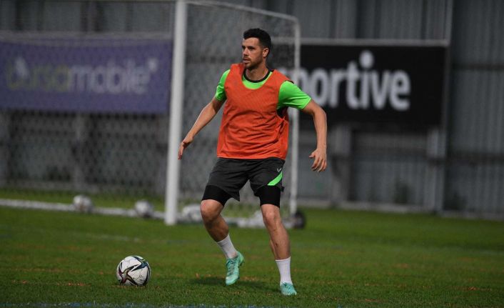 Bursaspor Kulübü kadro dışı kalan Hasan Ayaroğlu ve Aykut Akgün’ü affetti