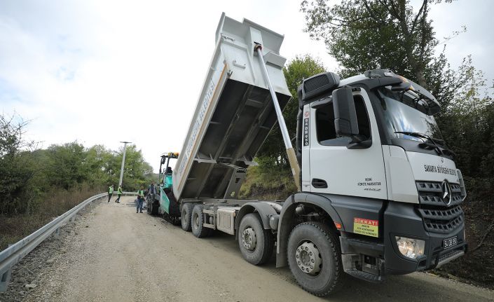 Büyükşehir yol yenileme çalışmlarına devam ediyor