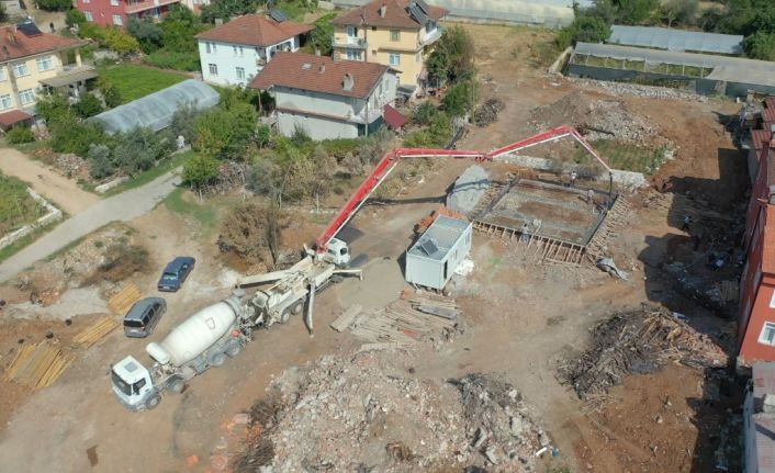 Çandır’da evi küle dönen 85 yaşındaki Ayşe teyzeye yeni ev inşa ediliyor
