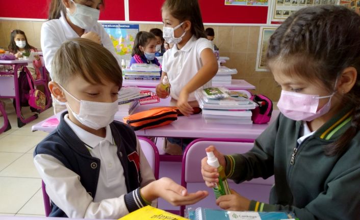 Çankaya Belediye Başkanı Taşdelen, ders başı yapan öğrencilere başarılar diledi