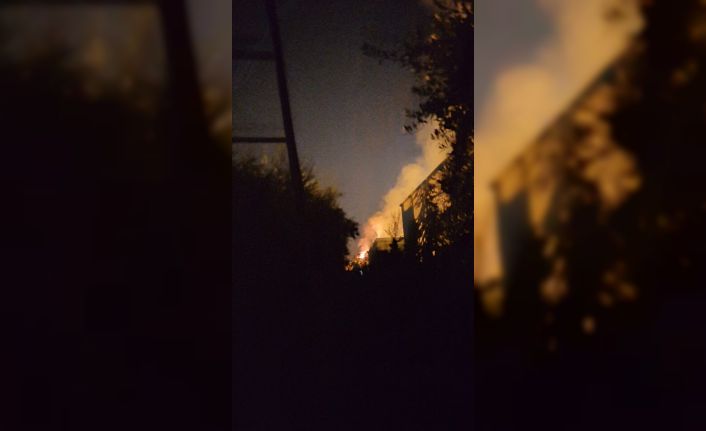 Çatı katında çıkan yangın korkuttu