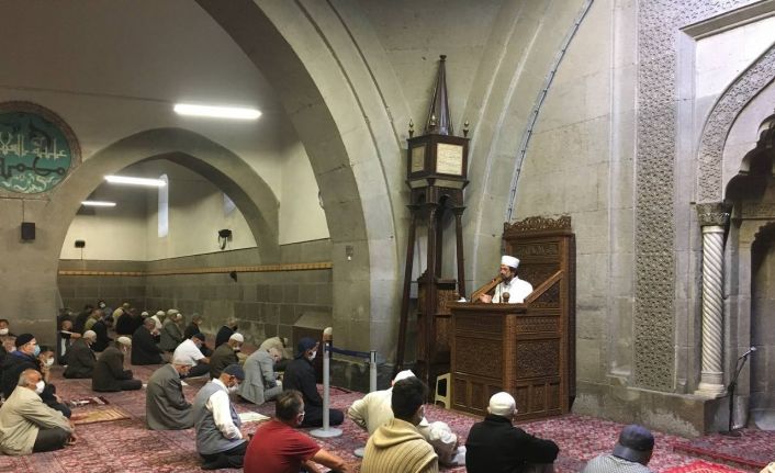 Cuma vaazında ticarette dürüstlük anlatıldı