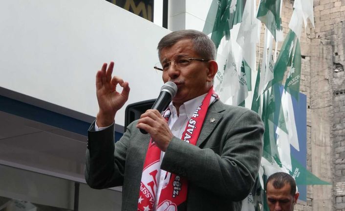 Davutoğu’nun Sivas ziyaretinde arbede