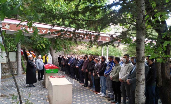 Derste fenalaşarak hayatını kaybeden öğretmen toprağa verildi