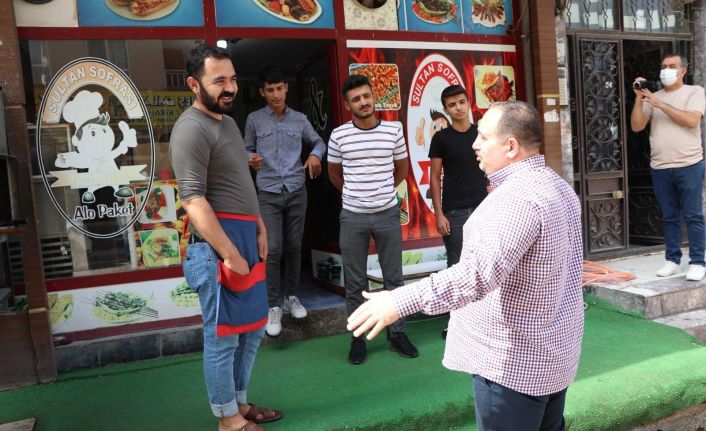 Ekinci, kazı çalışmaları ile ilgili esnaf ve vatandaşlara bilgi verdi