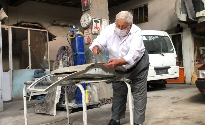 Ekonomik nedenlerden okuyamadı kaportacı ustası oldu, 50’ye yakın çırak yetiştirdi