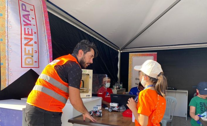 Elazığ Gençlik Merkezi’nin standına Gökyüzü Gözlem Etkinliği’nde büyük ilgi