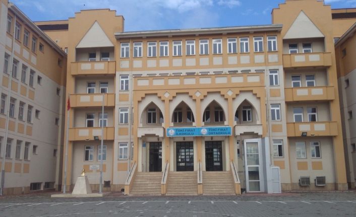 Elazığ’da iki farklı okuldaki iki sınıfta korona virüs nedeni ile eğitime ara verildi