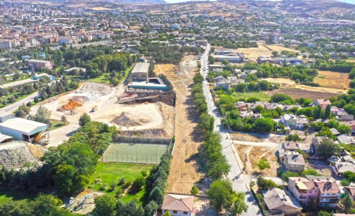 Elazığ’da kullanılamaz durumdaki çamlık alan, yaşam alanına dönüştürülüyor