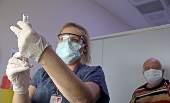 En düşük vaka oranında 3’üncü sıradaki Antalya’da başarının sırrı yüzde 90’a yaklaşan aşı oranı