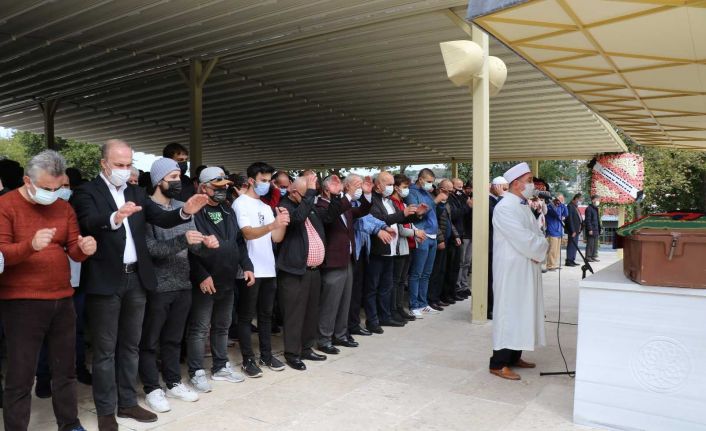 Evinin balkonunda beton zemine düşerek hayatını kaybeden genç son yolculuğuna uğurlandı