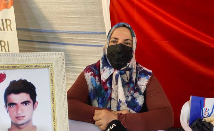 Evlat hasreti çeken anne Güger: “Devletten ona zarar gelmez, bir an önce kendini o bataklıktan kurtarsın”
