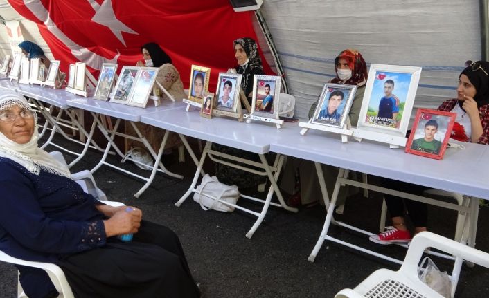 Evlat hasreti çeken anne Koç: “40 yıldır bu fakir fukara çocuklarını dağa götürüp öldürüyor, ellerine ne geçti ne kazandılar”