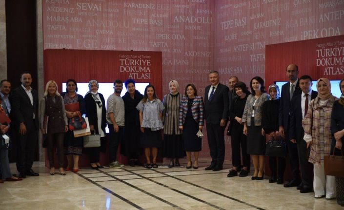 Fatma Şahin tasarımcılarla bir araya geldi