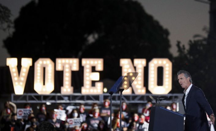 Görevden alınması için referandum yapılan Kaliforniya Valisi Newsom göreve devam edecek