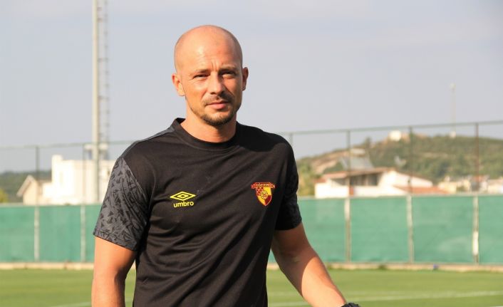 Göztepe’nin yeni teknik direktörü Nestor El Maestro ilk antrenmanına çıktı