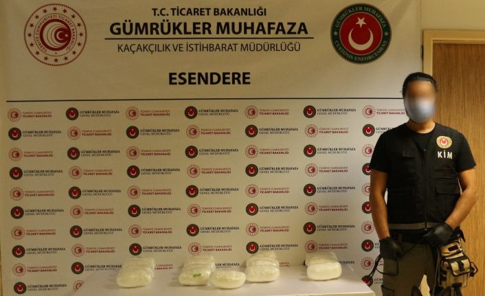 Gümrük Muhafaza ekiplerince, Esendere Gümrük Kapısı’nda 17 kilogram metamfetamin ele geçirildi