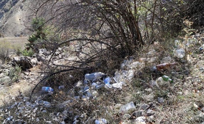 Gümüşhane’de Dünya Temizlik Gününde 2 saatte 50 torba dolusu çöp topladılar