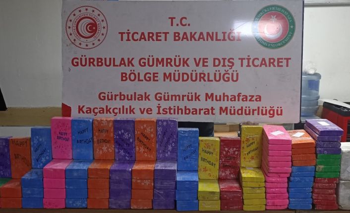 Gürbulak Kapısında, bir tırın yakıt deposuna saklanmış 84 kilogram eroin yakalandı