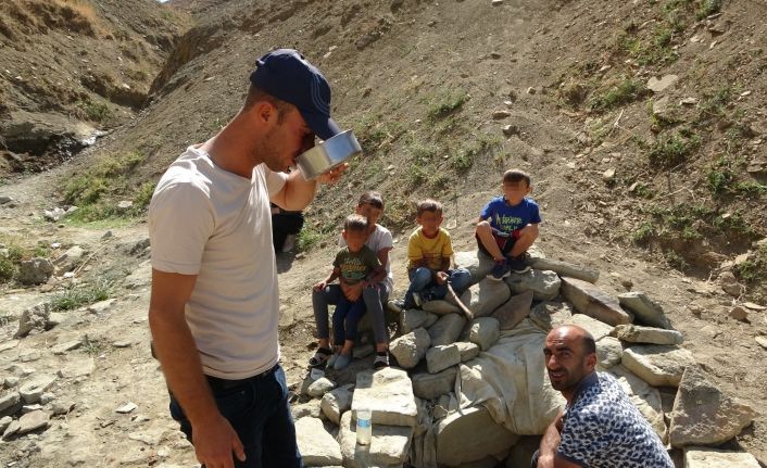 Halk arasında şifalı olarak bilinen mikroplu su için Muş’a akın ediyorlar