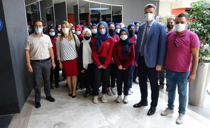 Hatay’da öğrenciler “Akif” filmini izledi