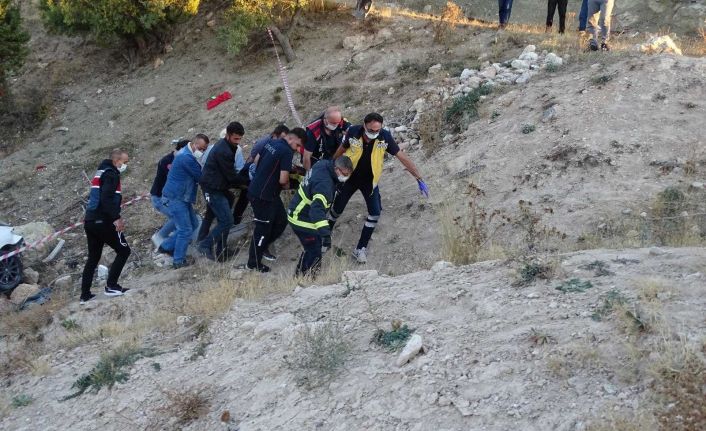 Hisarcık’ta otomobil uçuruma yuvarlandı: 1 ölü, 1 yaralı