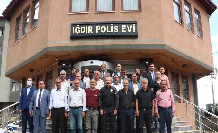 Iğdır Emniyeti ile mahalle muhtarları arasında huzur ve güvenlik toplantısı yapıldı